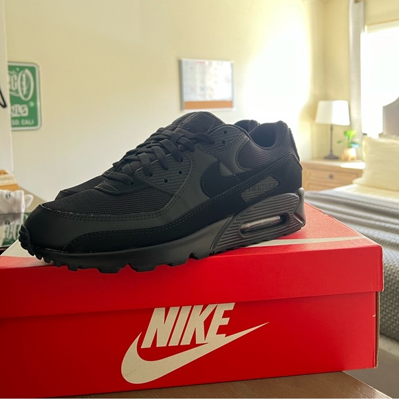 Black Air Max 90s - Picture 3 of 4